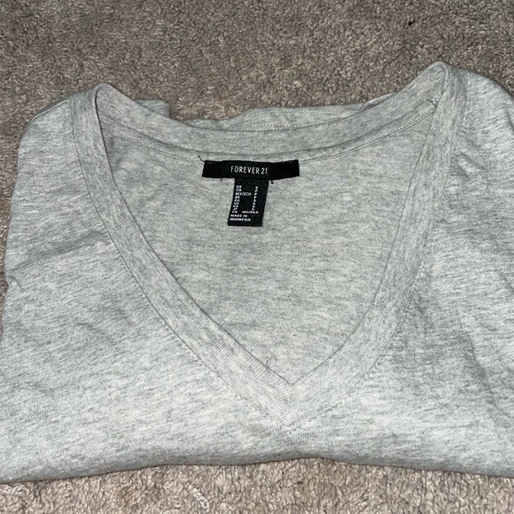 NWOT Gray FOREVER 21 Cropped V-Neck - Picture 4 of 4